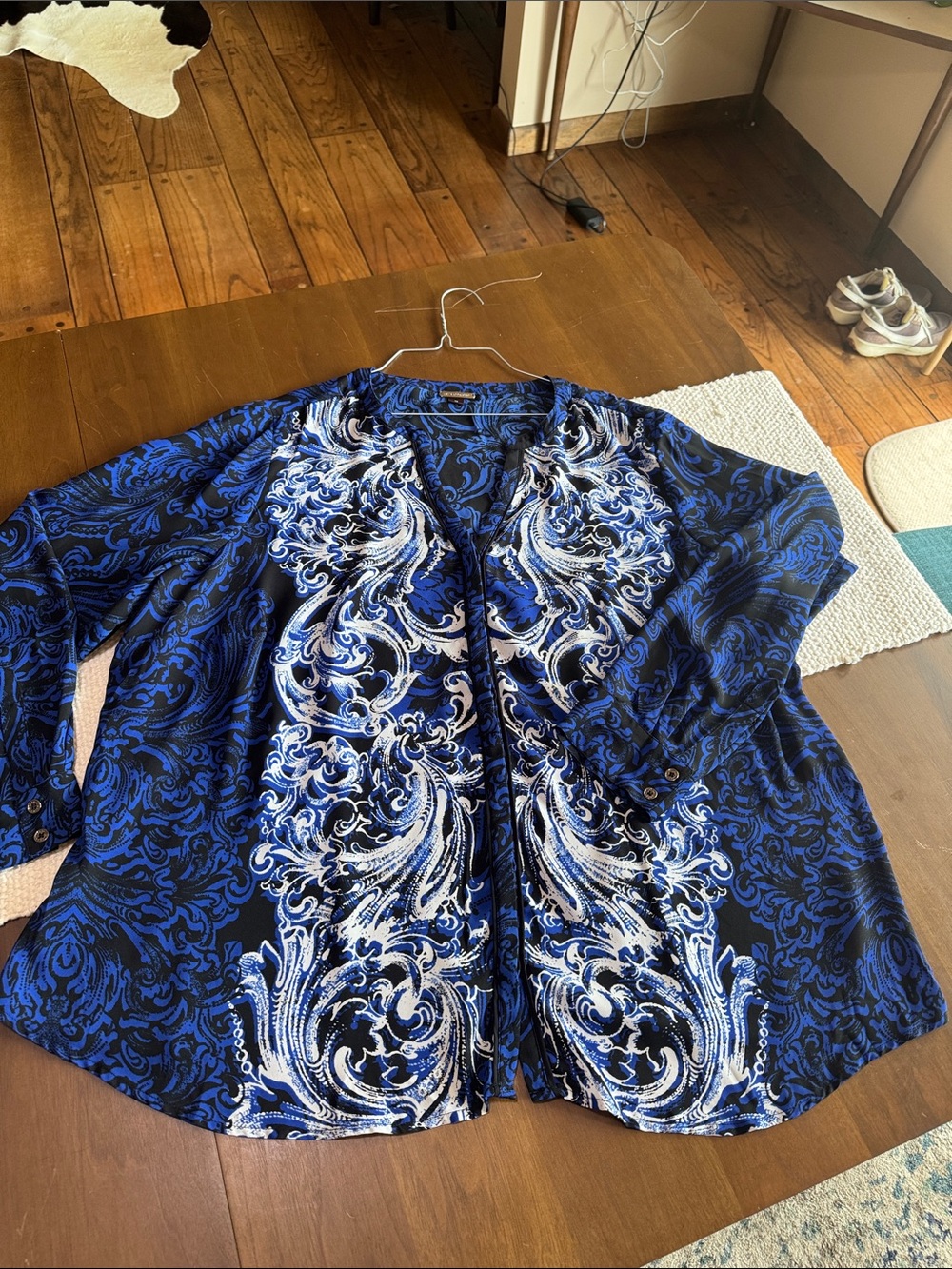 Dana Buchman Flowy Blouse